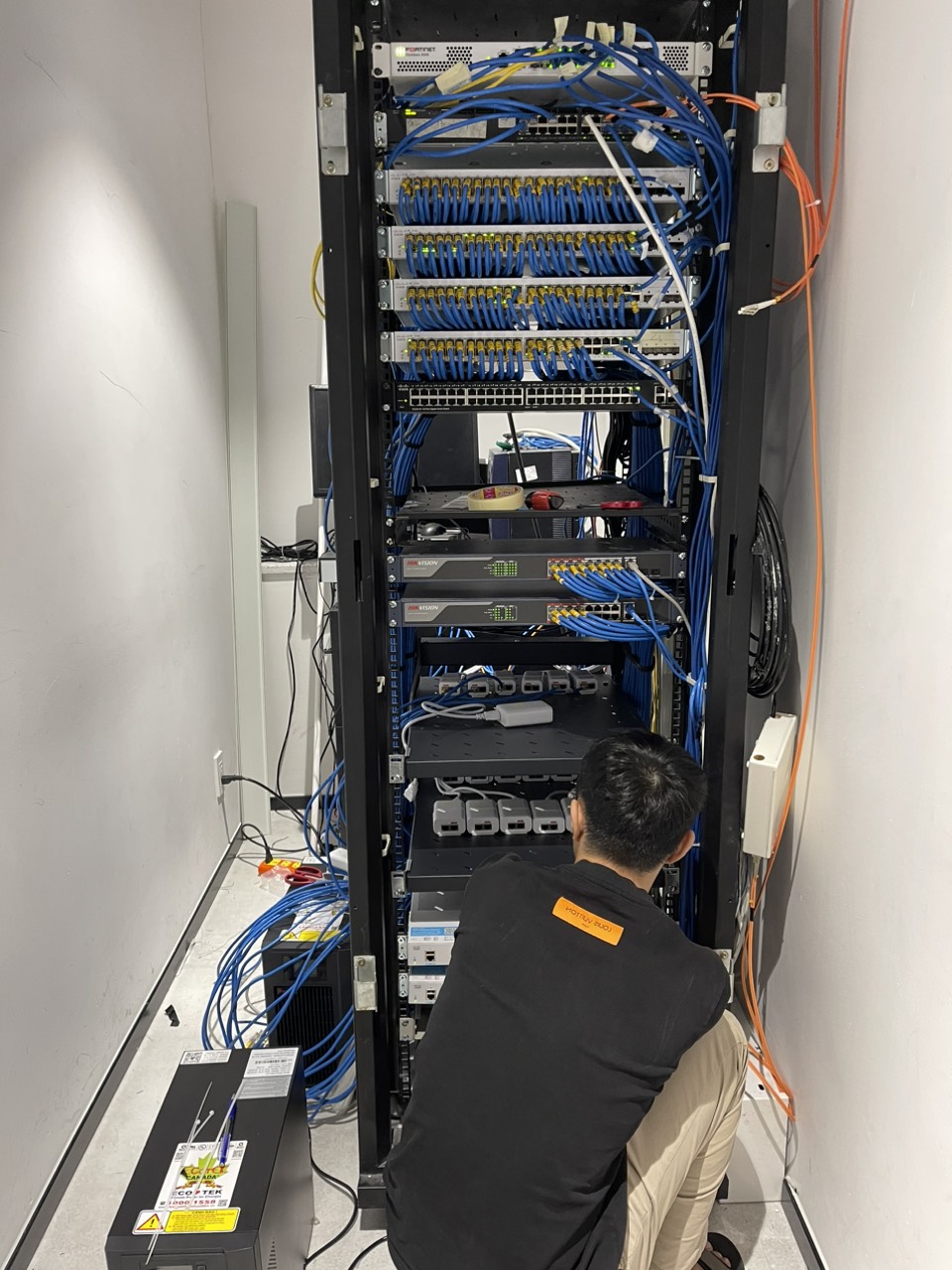 tu rack lon - data center